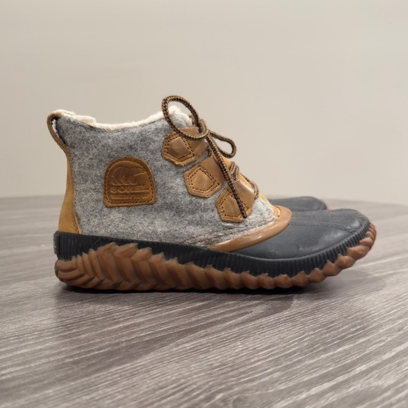 Sorel Out N About Plus Waterproof Duck Boots - Picture 1 of 8